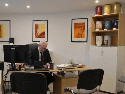 Herr Kubiak Geschäftsführer Freuer im Büro