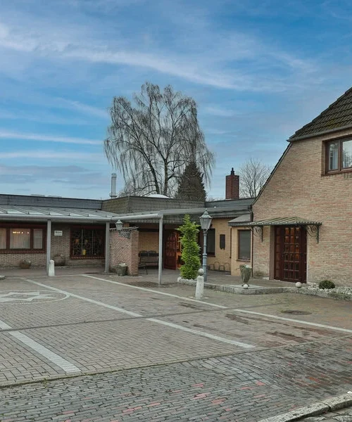 Bild von Einfahrt - Eingang - Hof vom Beerdigungsinstitut Freuer