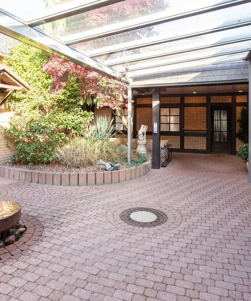 Beerdigungsinstitut Freuer Innenhof